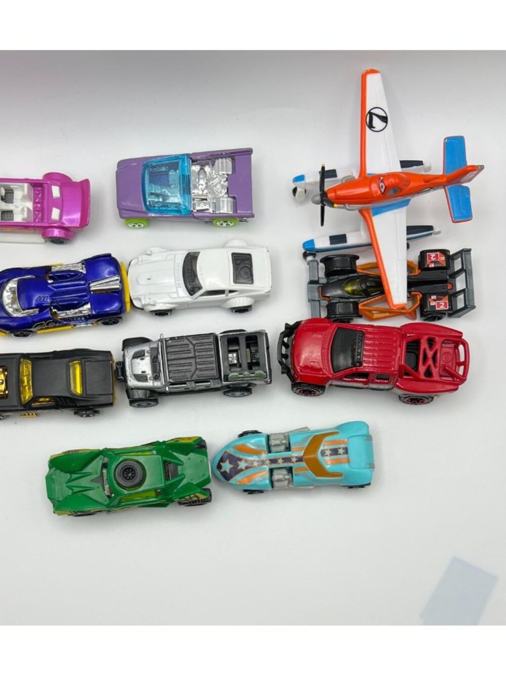 Lot Of 10 Assorted Die-Cast Cars & Plane Toys Mixed Styles & Colors Collectible - Picture 6 of 6